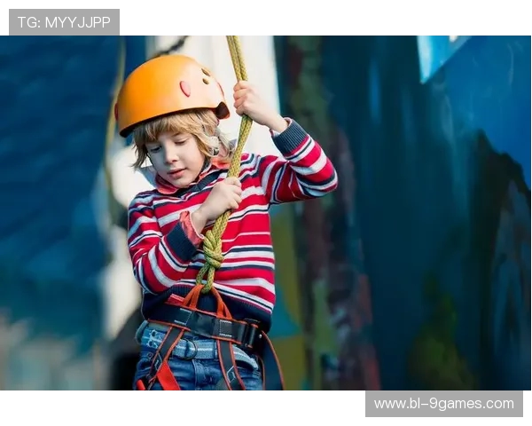 小男孩上楼梯的趣味游戏探索与成长历程 小男孩上楼梯的趣味游戏探索与成长历程